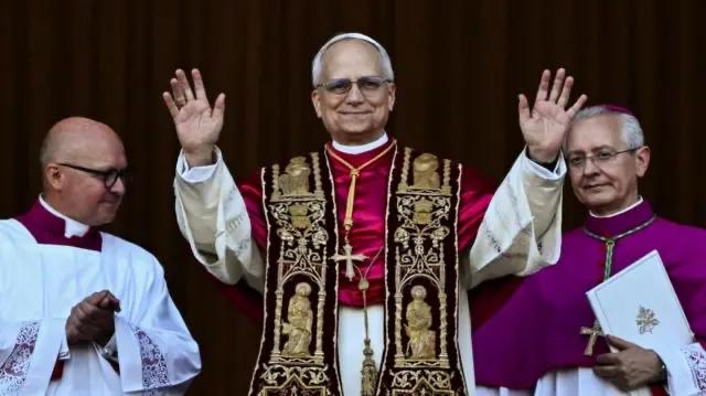 AldermanTabares's tweet image. It is truly amazing that the successor to St. Peter was born in Chicago. Knowing the vicar of Christ called our city home highlights how 2,000 years of church history and tradition touches the everyday experiences we see as Chicagoans.