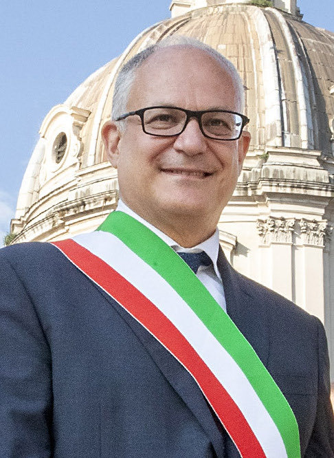 FiorePanke's tweet photo. Dai su non scherziamo! 

#papa #gualtieri #roma #NewPope #habemuspapam https://t.co/C4mWFKhGCn