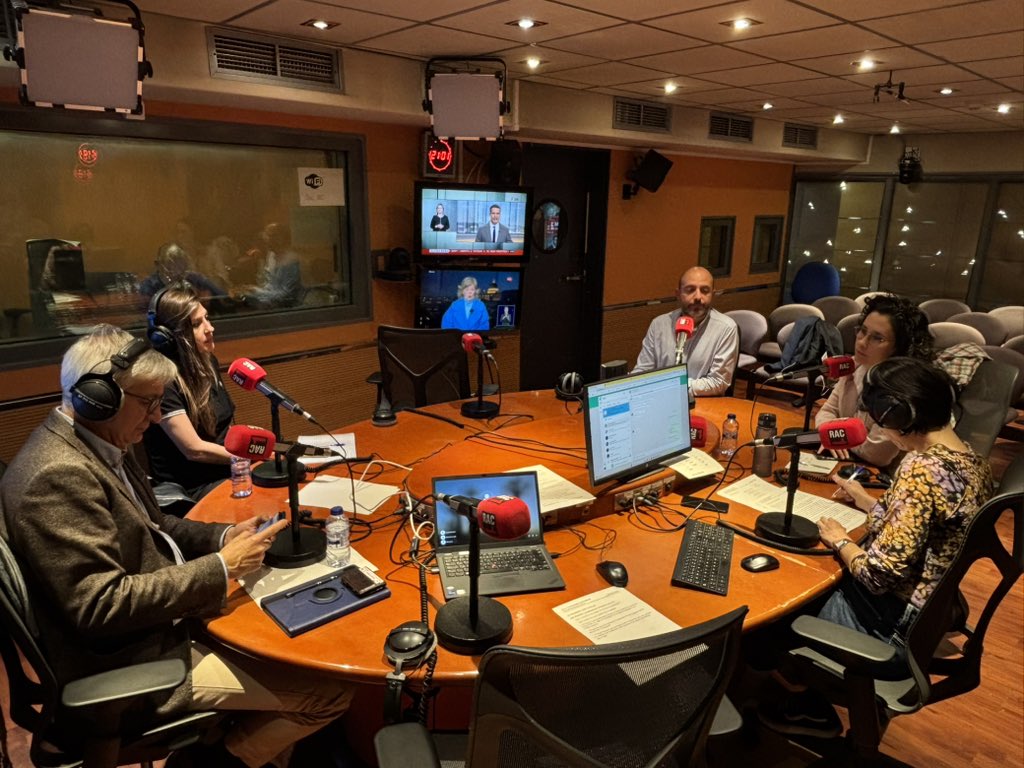 No ho sé RAC1 (@nohoserac1) on Twitter photo La tertúlia!
📌 Qui és Robert Prevost, el nou papa Lleó XIV.
🗣️ <a href="/rafa_garrido2/">Rafa Garrido</a>, <a href="/LauraAzLlu/">Laura Aznar Llucià</a>, <a href="/JotaMSilvaA/">Josep Manuel Silva</a> i <a href="/mvilaredon/">Maria Vila</a>. La tertúlia!
📌 Qui és Robert Prevost, el nou papa Lleó XIV.
🗣️ <a href="/rafa_garrido2/">Rafa Garrido</a>, <a href="/LauraAzLlu/">Laura Aznar Llucià</a>, <a href="/JotaMSilvaA/">Josep Manuel Silva</a> i <a href="/mvilaredon/">Maria Vila</a>.