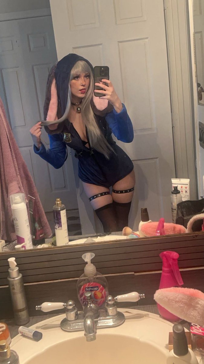 judyhoppslovr69 might’ve cooked idk 

#cosplay #cosplayer #nsfwcosplay #mdni #twitterafterdark #nsfwmodel #petite #enby #enbymodel