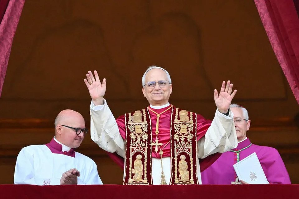 #Habemus papam

Léon XIV a adressé son 1er message marqué par le désir de paix.

En ce 8 mai, il revêt une portée d’autant plus forte que les périls n’ont jamais été aussi nombreux.

Portant l’espoir des Catholiques, qu’il réussisse son entreprise de paix pour tous les hommes !