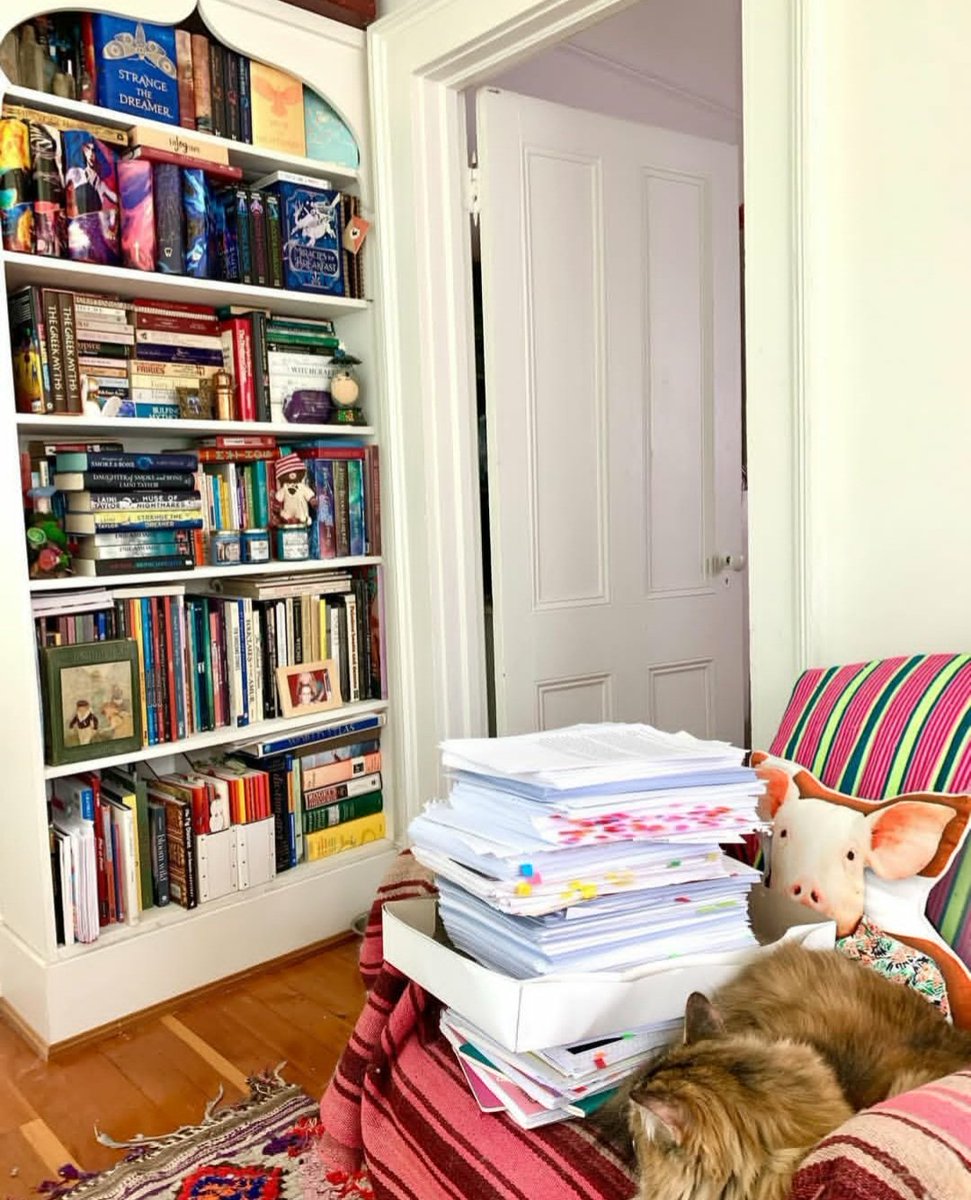 Lainitaylor's tweet image. Exciting news for Laini Taylor fans! Get ready for the UK release of her magical debut, &quot;Dreamdark&quot;, in September 2025!  Join the world of faeries and darkness as one determined hero fights to save the world.. Stay tuned for updates!  #LainiTaylor #Dreamdark  #WritingCommunity