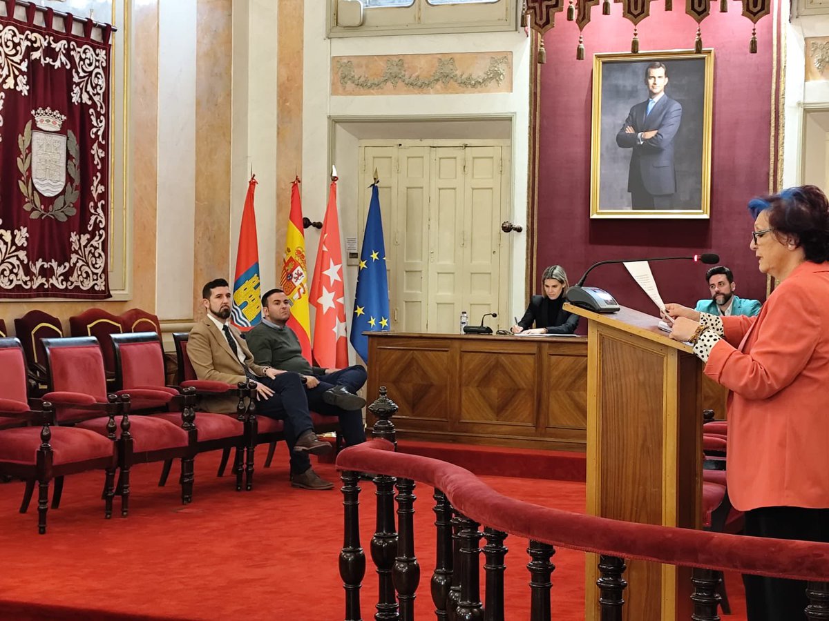 PSOE de Alcalá/❤️ (@psoealcaladeh) on Twitter photo 🧓🏻👴🏻 MAYORES | Un año más se lleva a cabo en el Salón de Plenos del Ayuntamiento el homenaje a todos los voluntarios de los Centros de Mayores de Alcalá.
👍🏻 Nuestro concejal <a href="/CastillejoCalvo/">Miguel Castillejo Calvo</a> les ha acompañado en un día tan especial.
🤗 ¡Enhorabuena y gracias a todos! 🧓🏻👴🏻 MAYORES | Un año más se lleva a cabo en el Salón de Plenos del Ayuntamiento el homenaje a todos los voluntarios de los Centros de Mayores de Alcalá.
👍🏻 Nuestro concejal <a href="/CastillejoCalvo/">Miguel Castillejo Calvo</a> les ha acompañado en un día tan especial.
🤗 ¡Enhorabuena y gracias a todos!