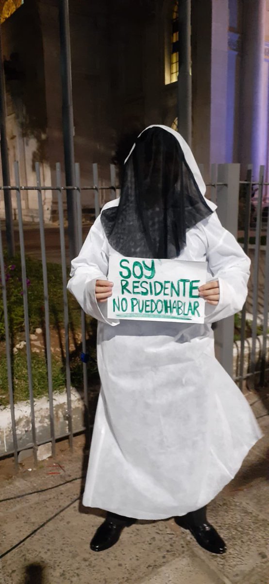 accionscpy's tweet photo. Ayer 7 de mayo nos movilizamos junto a @Sinamed_MSPYBS frente al Panteón de los Héroes exigiendo el cumplimiento a sus derechos laborales, en especial a las y los residentes.
¡Por el cumplimiento de los derechos laborales todo el personal de la salud! https://t.co/Ne2ilfULah