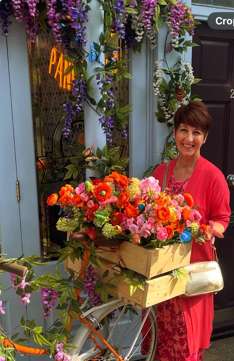 AnnaKennedy1's tweet photo. Thank you for the invitation to the book signing at #whitecoco for @turnerwebster and @AntheaTurner1 third book from the 'Underneath the Underground' series #findingtreasureatkewgardens

A lovely afternoon with my good friend and charity patron @asksteve2c 

#thursdaymotivation
#booklaunch