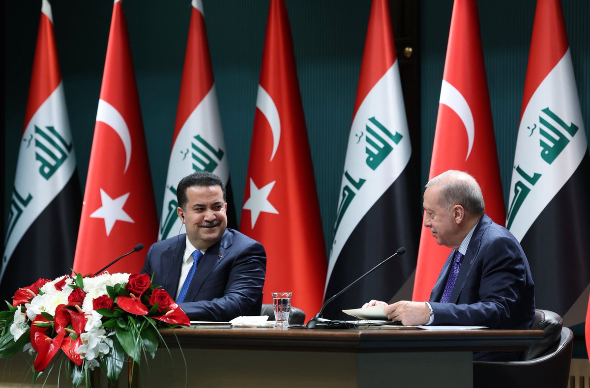 rterdogan_ar's tweet image. اجتمعت اليوم مع رئيس الوزراء العراقي أخي العزيز السيد السوداني في المجمع الرئاسي، ووقعنا عددا من الاتفاقيات التي من شأنها أن تدفع علاقاتنا إلى مستوى متقدم. 🇹🇷🇮🇶
نحن نعتبر تطوير تعاوننا في كافة المجالات واجبا تمليه علينا روابط الأخوّة التي تجمعنا.
لقد أكدنا عزمنا على مواصلة…