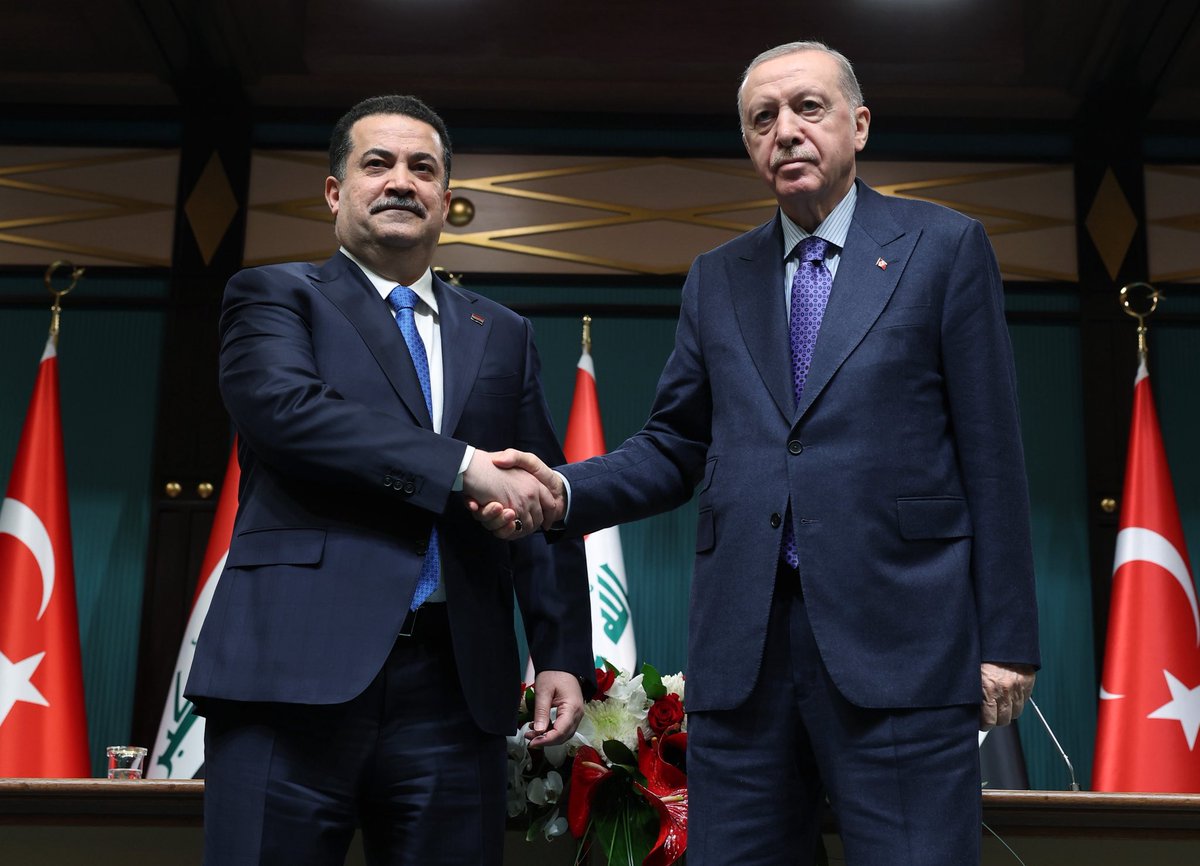 rterdogan_ar's tweet image. اجتمعت اليوم مع رئيس الوزراء العراقي أخي العزيز السيد السوداني في المجمع الرئاسي، ووقعنا عددا من الاتفاقيات التي من شأنها أن تدفع علاقاتنا إلى مستوى متقدم. 🇹🇷🇮🇶
نحن نعتبر تطوير تعاوننا في كافة المجالات واجبا تمليه علينا روابط الأخوّة التي تجمعنا.
لقد أكدنا عزمنا على مواصلة…