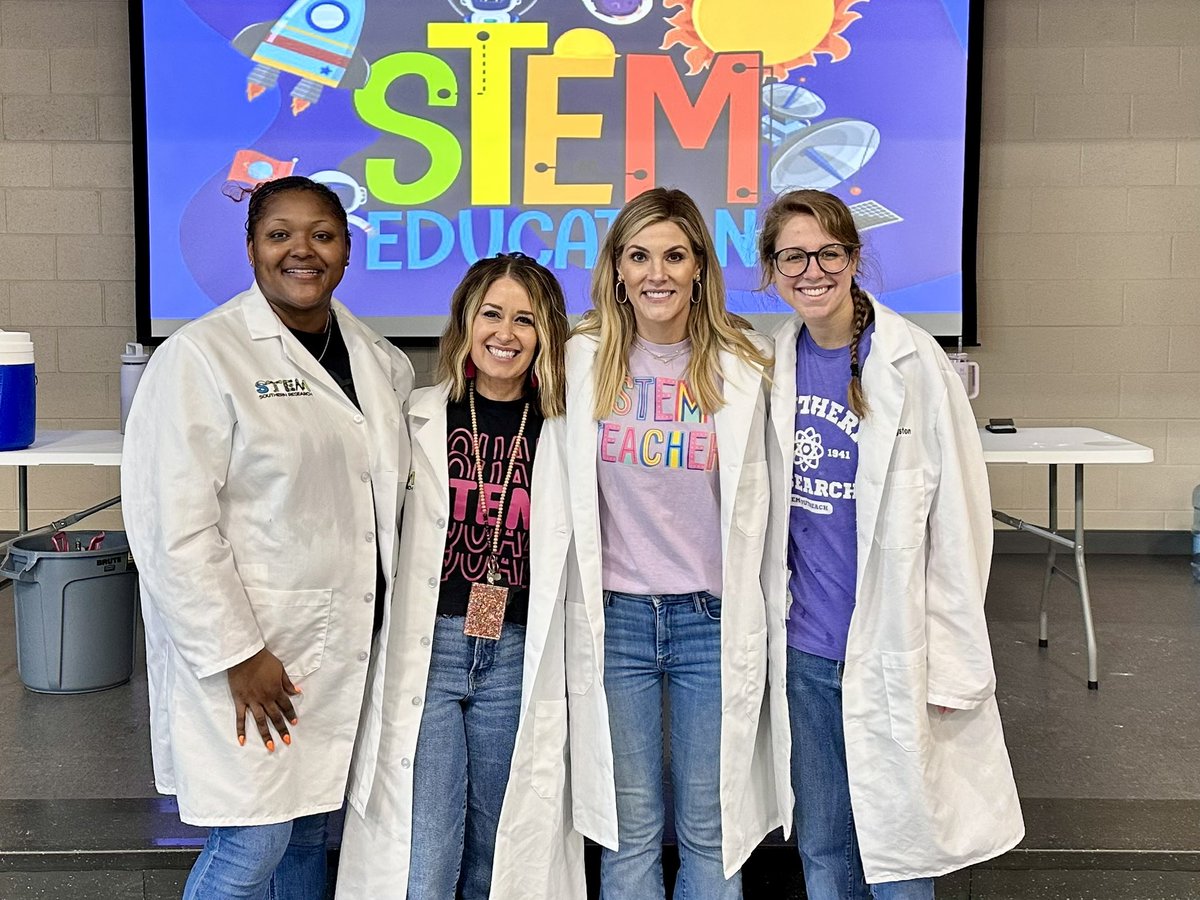 STEM_CCPS's tweet image. More STEM Show fun! 💥☁️ Students explored floating forces, fiery reactions, & states of matter in action. Big shoutout to @CCPS_Library for jumping in and helping today! @BOECullmanCity @cullmanprimary @LindsayBrannon @eshaddix1