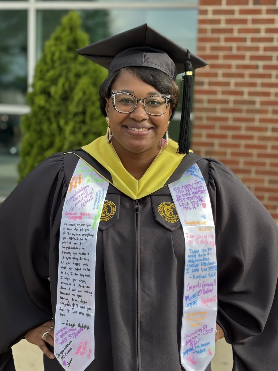 Congratulations Ms. Green, <a href="/MidCollegeUNCG/">The Middle College at UNCG</a> English teacher,  on earning your Master of Library Information Science degree from <a href="/UNCG/">UNCG</a> 💙💛