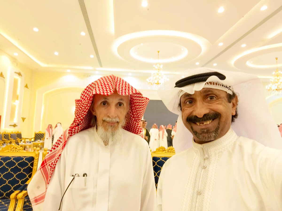 في زيارةجميلةسعدت في هذااليوم الخميس1446/11/10بزيارةالصديق الغالي وأحدمن جمعتناوإياه دورةمدراءالمدارس بمدينةالرياض عام1432الأستاذأحمدبن عبدالله المقيطيب والأستاذالفاضل عبدالعزيزالبليهدزيارةاتسمت بالمحبةوالألفةجزاهم الله خيراعلى الزياةوشكرا على ماعبروا عنه من مشاعرالشكروالتقدير .