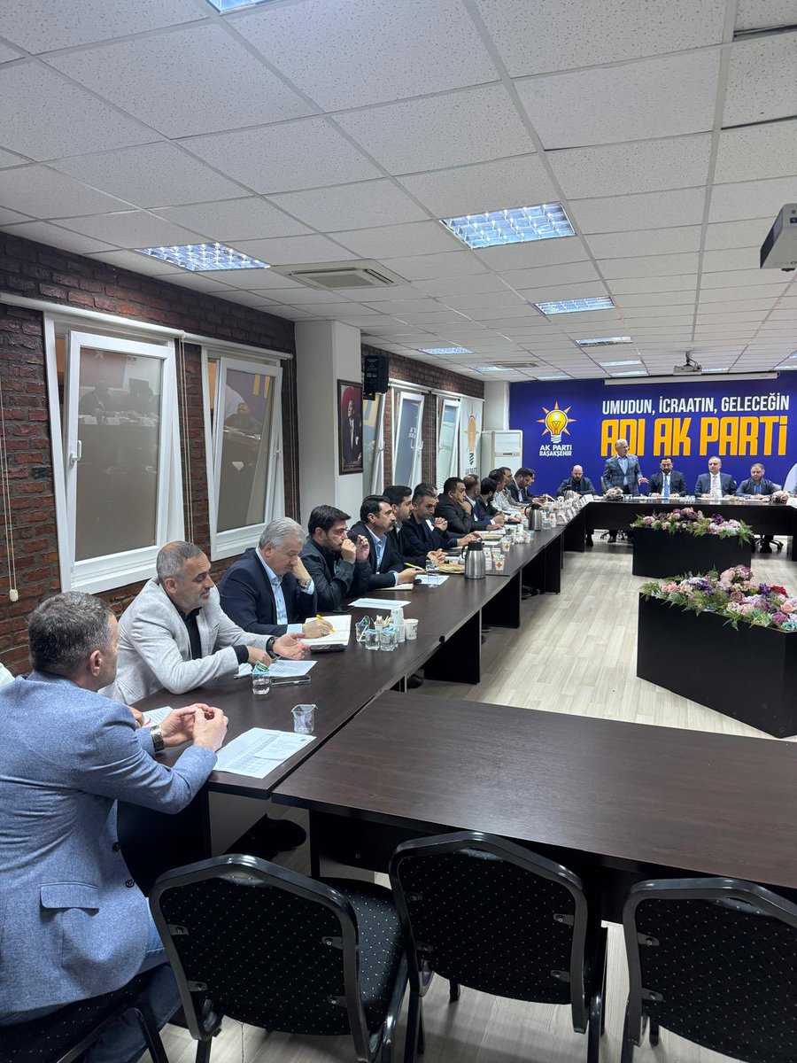 3.Bölge Teşkilat Komisyonu toplantımızı Başakşehir İlçemizin ev sahipliğinde gerçekleştirdik.
“Her Mahallesiyle, Her Hikayesiyle İSTANBUL” sloganı ile çıktığımız bu yolculukta yoğun emekler veren Teşkilat başkanlarımıza ve Teşkilat komisyonumuza çalışmalarında kolaylıklar