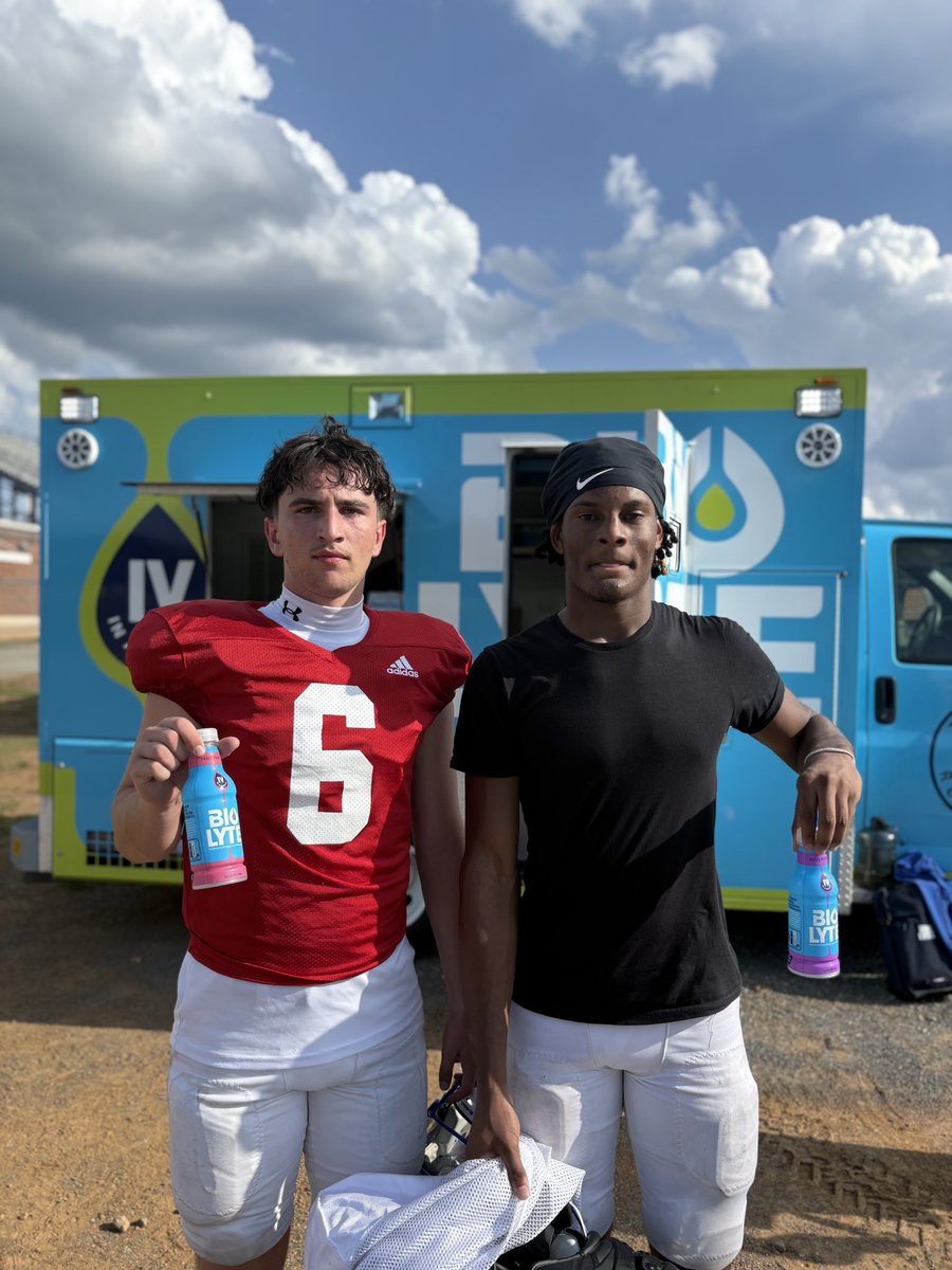 BIOLYTE - the IV in a bottle (@drinkbiolyte) on Twitter photo Good day with the boys at <a href="/CassFootball/">Cass Colonel Football</a>! We even had <a href="/KailEllis78/">Kail Ellis</a> sub in as a Thirst Responder today! 💧⚡️
#LYTEItUp Good day with the boys at <a href="/CassFootball/">Cass Colonel Football</a>! We even had <a href="/KailEllis78/">Kail Ellis</a> sub in as a Thirst Responder today! 💧⚡️
#LYTEItUp