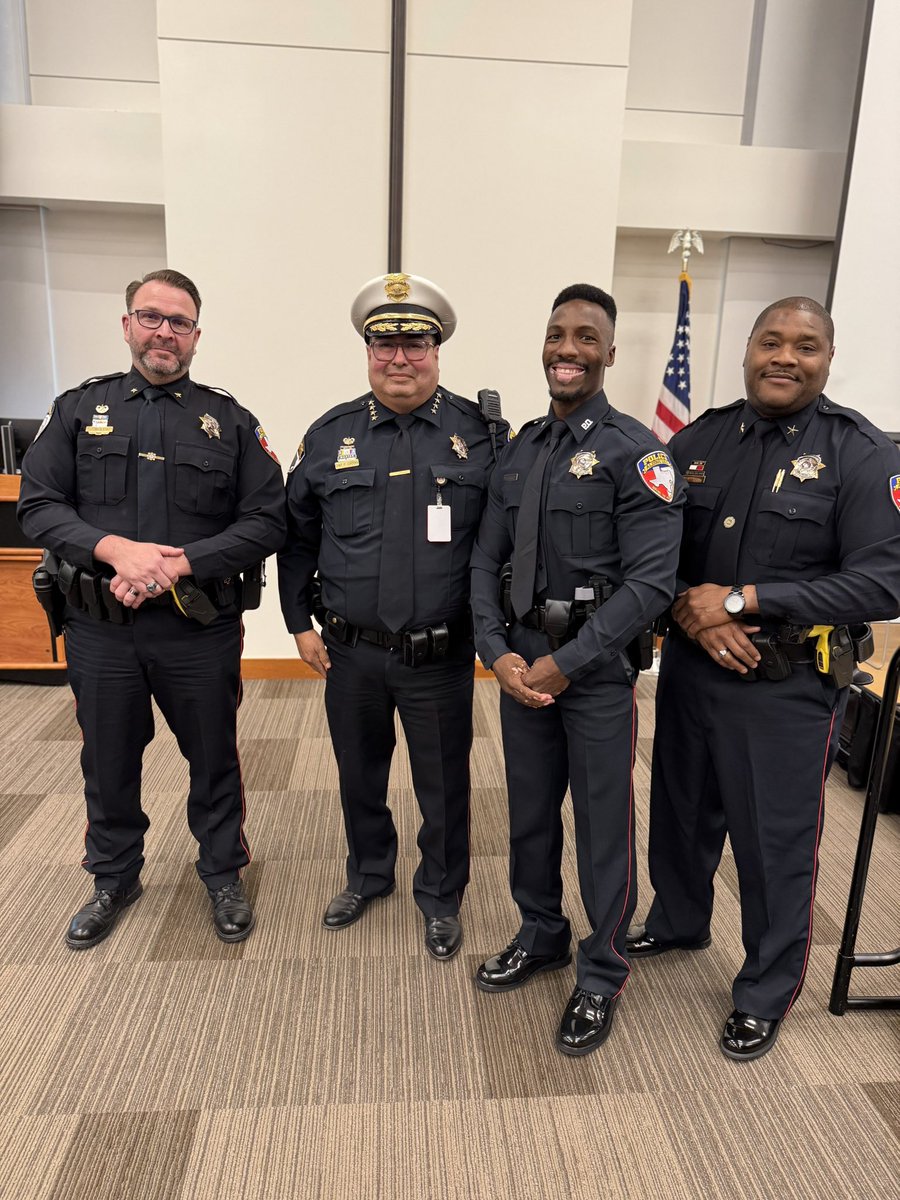 cmdrmarcharris's tweet image. Help me congratulate Officer Larry Parrish and Isaiah Pope. They just graduated from Lone Star College Police Acadmey. They’re our newest police officers for the Aldine ISD Police Department. @AldinePolice @AldineISD