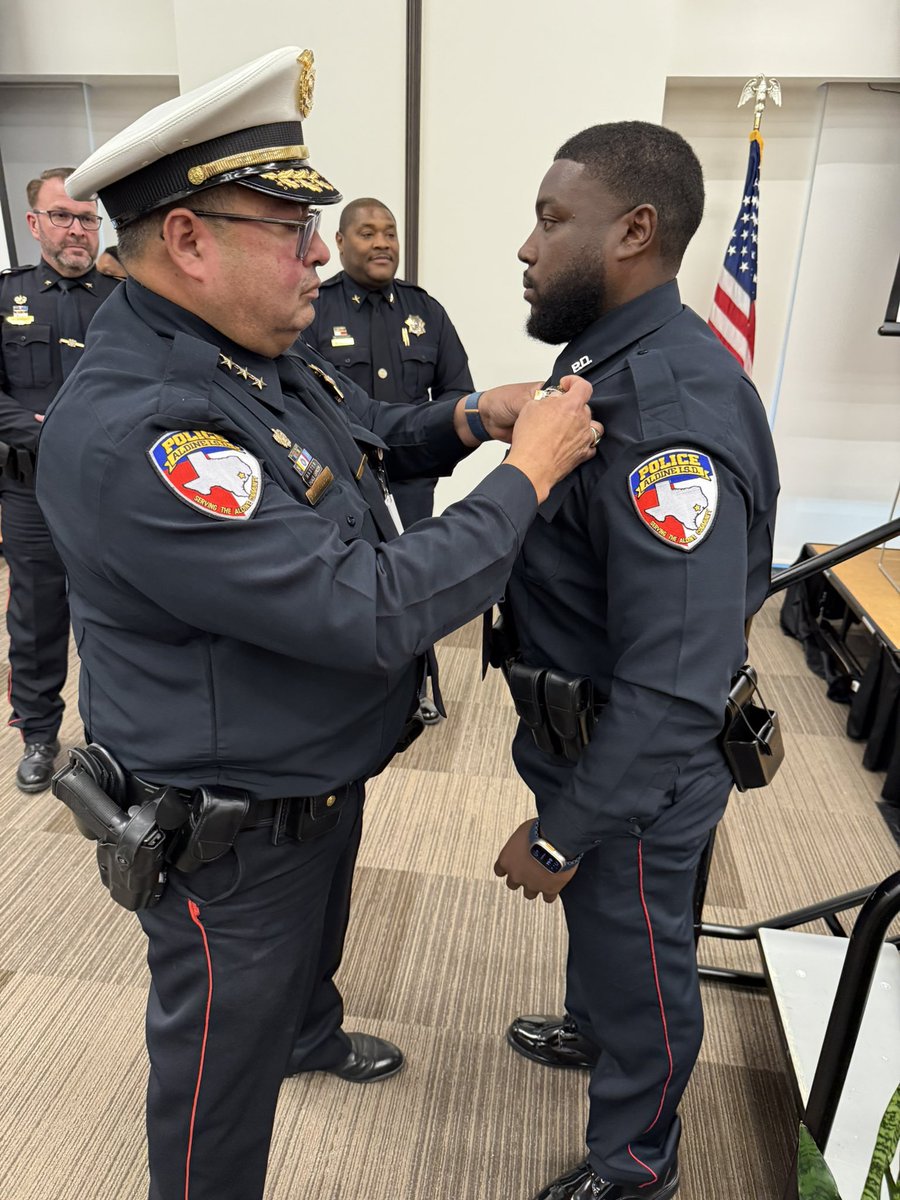 cmdrmarcharris's tweet image. Help me congratulate Officer Larry Parrish and Isaiah Pope. They just graduated from Lone Star College Police Acadmey. They’re our newest police officers for the Aldine ISD Police Department. @AldinePolice @AldineISD