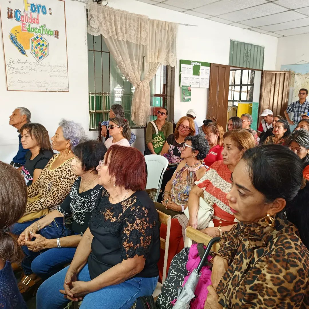 #DiadelasMadres FVM: Rinde homenaje a las madres de Acarigua y Araure en Portuguesa en las instalaciones de la FVM.
Se conmemoró a las valientes e inspiradoras madres que con mística, amor y vocación día a día educan a las nuevas generaciones en el país.

crn.com.ve/locales/fvm-ri…
