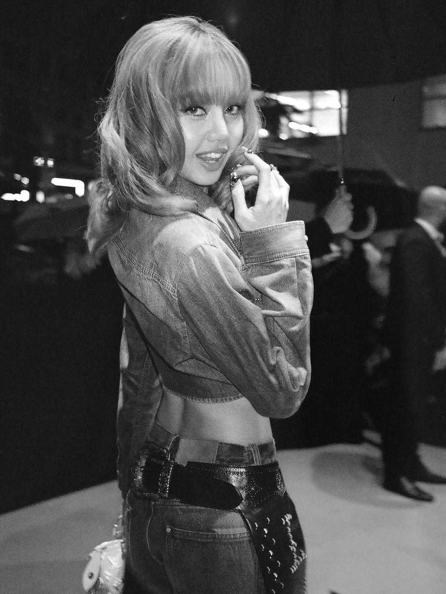 sourcelalisa's tweet image. 