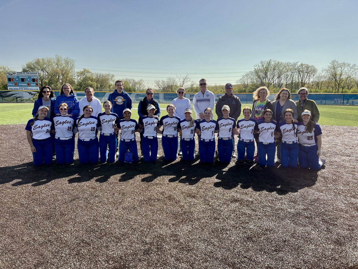 Sandburg Softball (@sandburgsftball) on Twitter photo Great team effort to come away with an 8-3 victory on teacher appreciation night! Thank you to all of our teachers who were able to attend today’s game. <a href="/EaglesAthletics/">Sandburg Athletics</a> <a href="/DSmithCSHS/">Derrick Smith</a> <a href="/csathboosters/">Carl Sandburg Athletic Booster Club</a> Great team effort to come away with an 8-3 victory on teacher appreciation night! Thank you to all of our teachers who were able to attend today’s game. <a href="/EaglesAthletics/">Sandburg Athletics</a> <a href="/DSmithCSHS/">Derrick Smith</a> <a href="/csathboosters/">Carl Sandburg Athletic Booster Club</a>