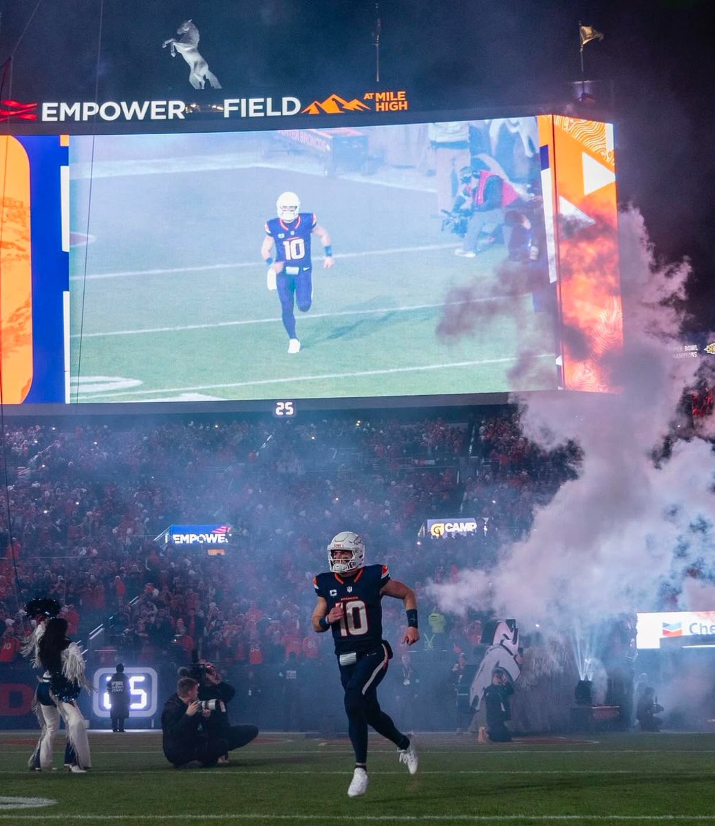Jayden Daniels vs Bo Nix 

Pass Yards: Bo (3,775), Daniels (3,568)
Pass TDs: Bo (29), Daniels (25)
Total TDs: Bo (35), Daniels (31)
Wins: Bo (10), Daniels(10)
SOS: Bo (.502), Daniels (.436)
Tougher division: Bo 

Bo Nix >>