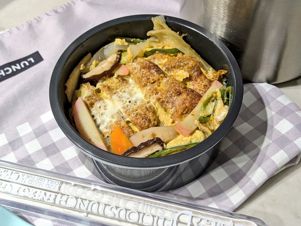 musuko2riobento's tweet photo. 2025/5/7(水)８(木)9(金)
焼肉🍱
のり弁
カツ丼🍱
今週もなんとか寝坊しないで
終わりました😊
土日は部活はあるけど
テスト前なのでお弁当は持っていかないかな〜🏀
揚げ物類は夕ごはん時に多めに作って冷凍してある物たち
過去の自分に助けられてます🤭
ありがとう🌷🌷🌷 https://t.co/nha58NSxJN