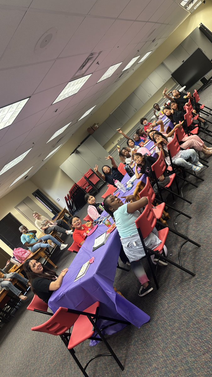 JacksonHP2023's tweet photo. @ElementarySmith wrapped up our GAP-tastic 2024-2025 year with a party to celebrate! Big thank you to our mentors and huge shout out to my co-facilitator @HendersonsFins for a fabulous year! @AdminVerow #aliefgirlsclub https://t.co/okfjTIJOZS