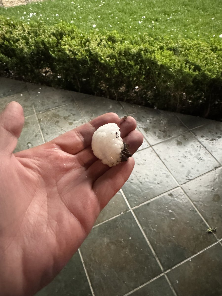 lbpav's tweet image. Así el tamaño del granizo en #pachucahidalgo