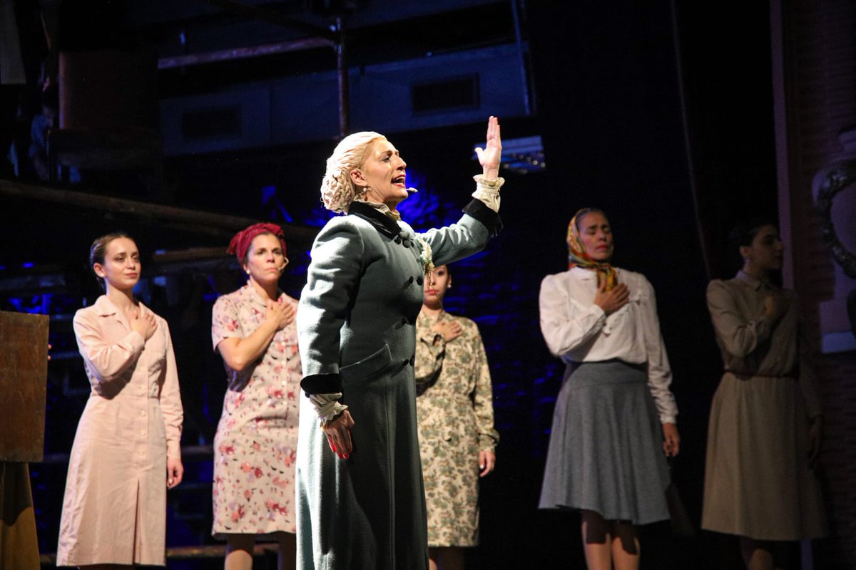 magdysierra's tweet photo. A 106 años del nacimiento de Evita, disfrutamos de ver "Eva, memoria de un pueblo" con @jorgeferraresi en el Teatro Roma.

Una obra que nos conecta con su legado y con la fuerza de nuestra historia colectiva.

Felicitaciones a cada artista que nos regaló su talento esta noche 👏🏼 https://t.co/HzVqlV1RSh