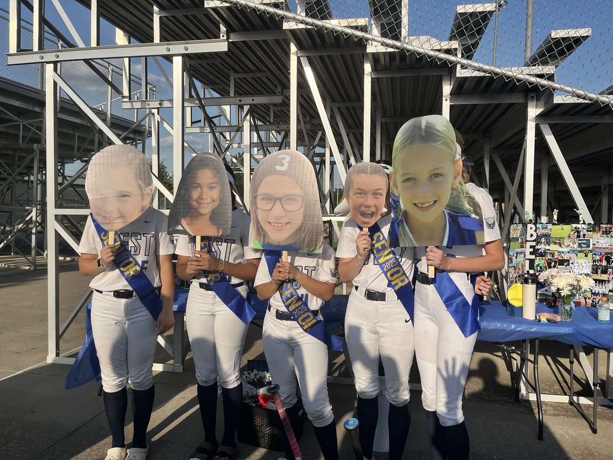 CoachC_OWLS's tweet photo. Senior Night = SUCCESS!
Thank you, seniors, for embodying our culture and leading with heart—on and off the field. We closed out the night with a big win and even bigger memories. Proud to be an Owl! 
#SeniorNight  #culture #OneTeam #Family  #GoOwls #believeinmebelieveinteam https://t.co/xirNDOhwLJ