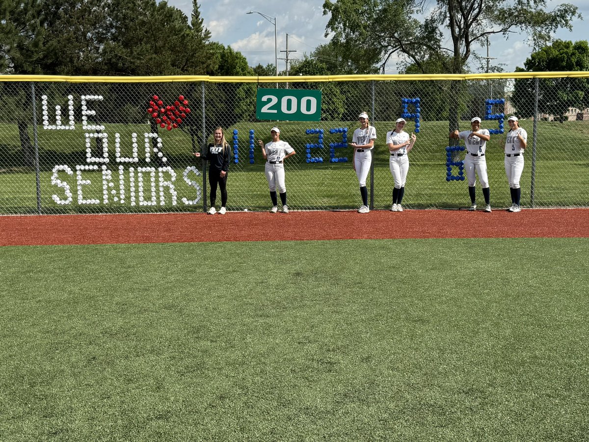 Senior Night = SUCCESS!
Thank you, seniors, for embodying our culture and leading with heart—on and off the field. We closed out the night with a big win and even bigger memories. Proud to be an Owl! 
#SeniorNight  #culture #OneTeam #Family  #GoOwls #believeinmebelieveinteam