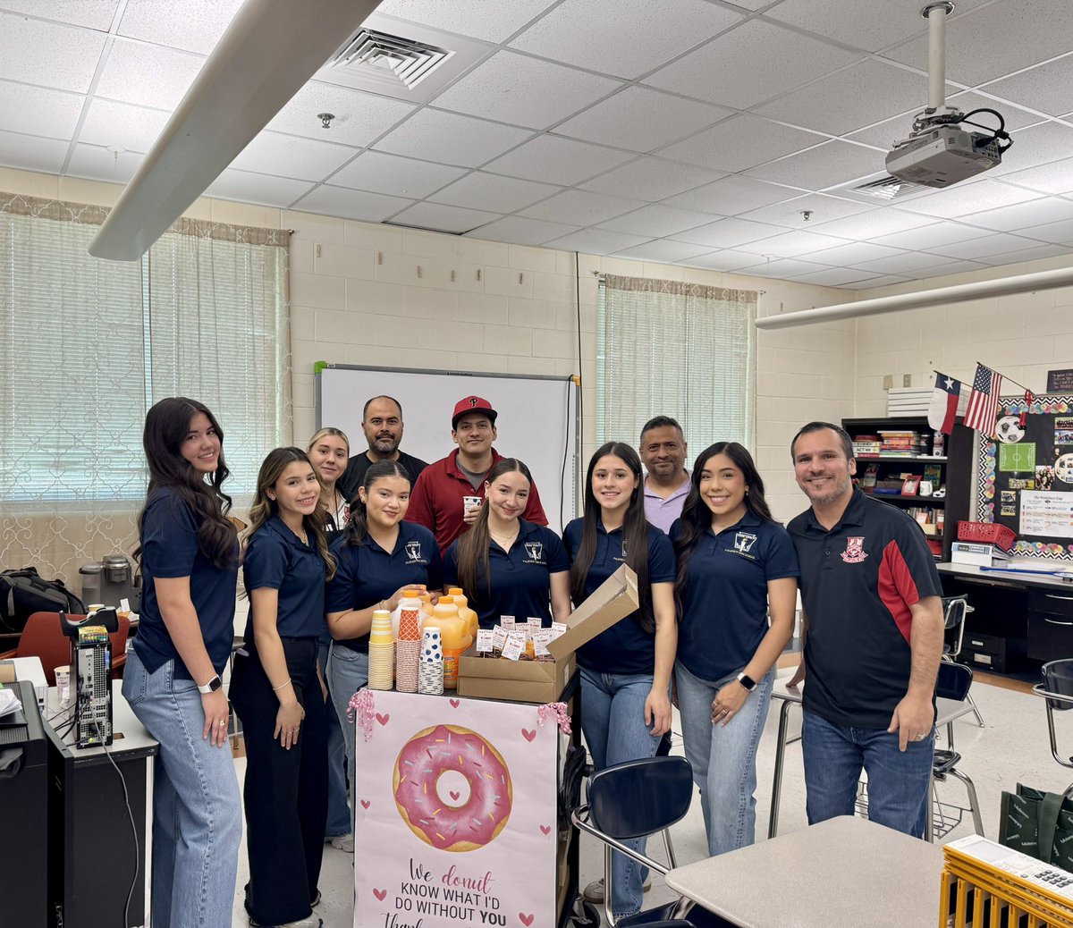 #TeacherAppreciationWeek some tokens of appreciation from students, teachers and parents make it all worth it at the end. I received some heartwarming letters from student’s that will make your heart melt ❤️🖤#TeachingFeeling <a href="/lajoyaisd/">La Joya ISD</a> <a href="/lobo_pride/">La Joya Palmview High School</a>
