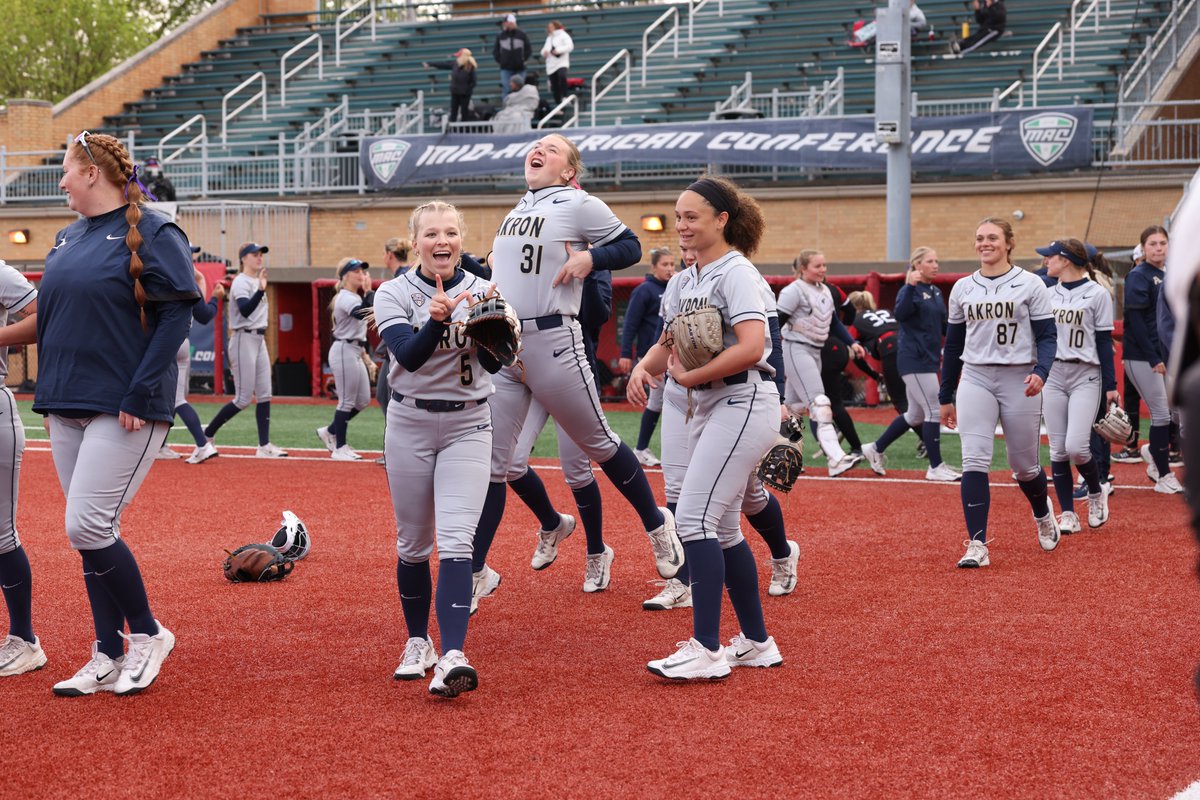 ZipsSB's tweet image. MAC Softball Tournament: Five Players Collect Multiple Hits in 6-4 Win Over NIU, Zips Advance to play No. 4 Ball State Rematch on Friday😤

📰 bit.ly/4dcMi7d

#GoZips🦘