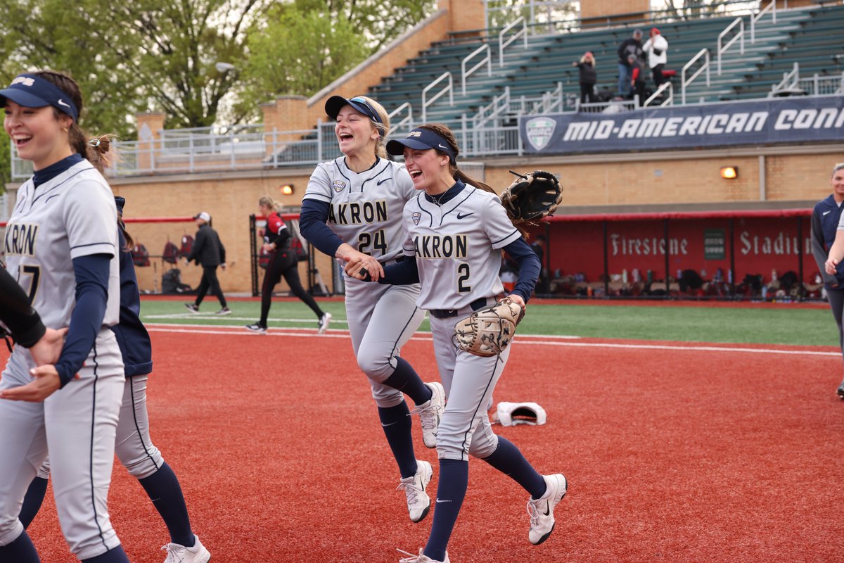 ZipsSB's tweet image. MAC Softball Tournament: Five Players Collect Multiple Hits in 6-4 Win Over NIU, Zips Advance to play No. 4 Ball State Rematch on Friday😤

📰 bit.ly/4dcMi7d

#GoZips🦘