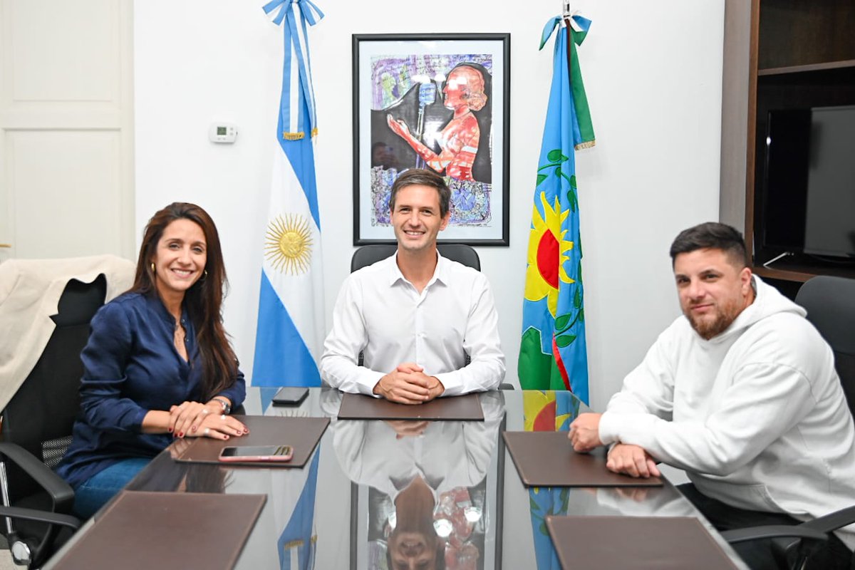 Nicolas Mantegazza (@nico_mantegazza) on Twitter photo 🙌🏻 Recibí a la compañera y diputada nacional <a href="/aguspropatoarg/">Agustina Propato</a> para avanzar en políticas de seguridad urbana que nos permita potenciar la protección ciudadana y la prevención del delito.
Un San Vicente más seguro es posible.🤝🏻
<a href="/SVmunicipio/">Municipio de San Vicente</a> 🙌🏻 Recibí a la compañera y diputada nacional <a href="/aguspropatoarg/">Agustina Propato</a> para avanzar en políticas de seguridad urbana que nos permita potenciar la protección ciudadana y la prevención del delito.
Un San Vicente más seguro es posible.🤝🏻
<a href="/SVmunicipio/">Municipio de San Vicente</a>
