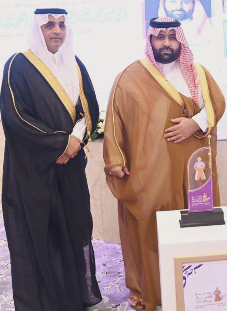 alimatabi's tweet image. أتقدم بخالص التهنئة والتبريكات لسيدي صاحب السمو الملكي الأمير محمد بن عبدالعزيز بن محمد بن عبدالعزيز أمير منطقة جازان بمناسبة الثقة الملكية الغالية وصدور الأمر الملكي الكريم بتعيينه أميرا لمنطقة #جازان 

التقيت سموه عدة مرات وحضر لنا عدة مناسبات وتشرفت بالحديث بين يديه في مجموعة…