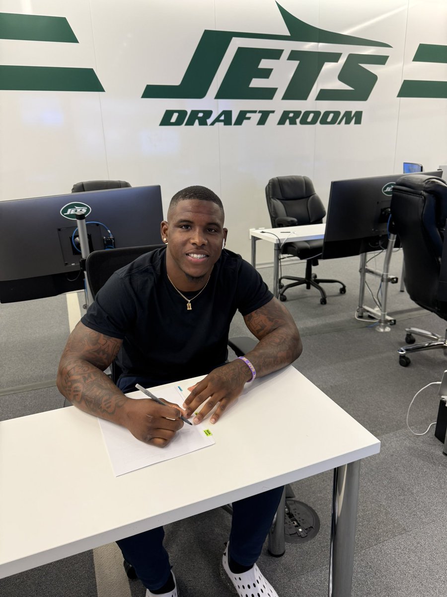 Jets got a stud!! Aaron “Boog” Smith