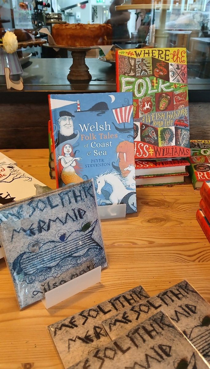 Was great co-hosting an event with @peterstevensoncelf and <a href="/ailsamair/">Ailsa Mair</a> at Machynlleth yesterday. Thank you @literarycatbooks and <a href="/ty/">Tyson Rosage</a>.medi for organising it all. #bookevent #folklore #folkmusic