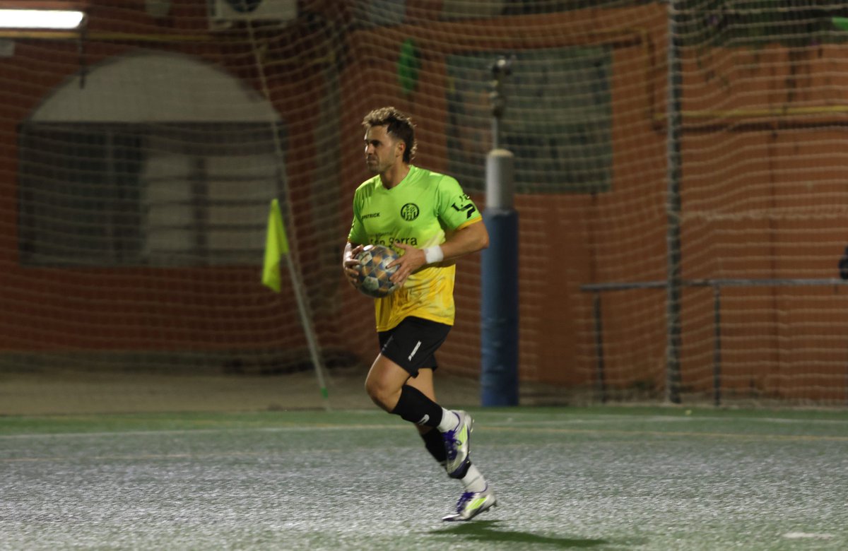 60' Can Buxeres 1-2 Terlenka 

Gool de Enrique!! Controla con el pecho un centro por banda izquierda y remata con serenidad por abajo! 

#CanBuxeres #futbolcat #3cat11