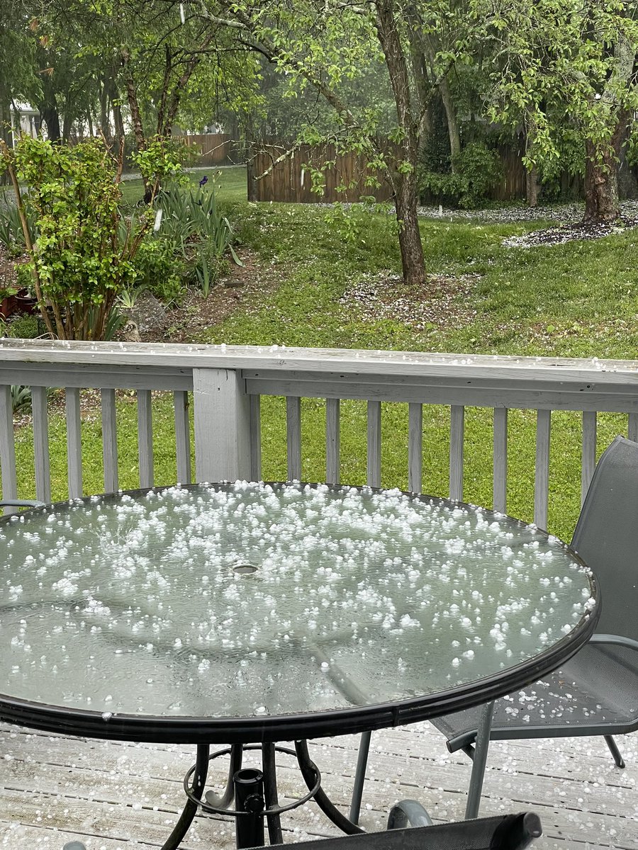 jaheumann's tweet photo. @NashSevereWx Fieldstone farms #tspotter https://t.co/A7XXNBz47J