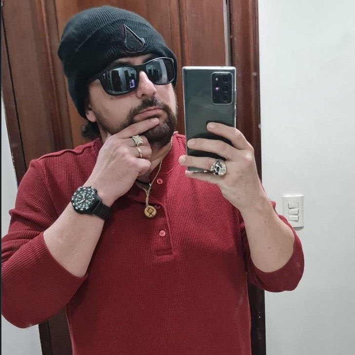 Mi primaria y mi preparatoria eran jesuitas y franciscanas respectivamente, conozco la vida de al menos 20 santos, y hasta he cantado en latín, claro que me siento con el derecho de opinar por qué a diferencia de la política este sí es un tema que conozco bien. (Adjunto tu foto)