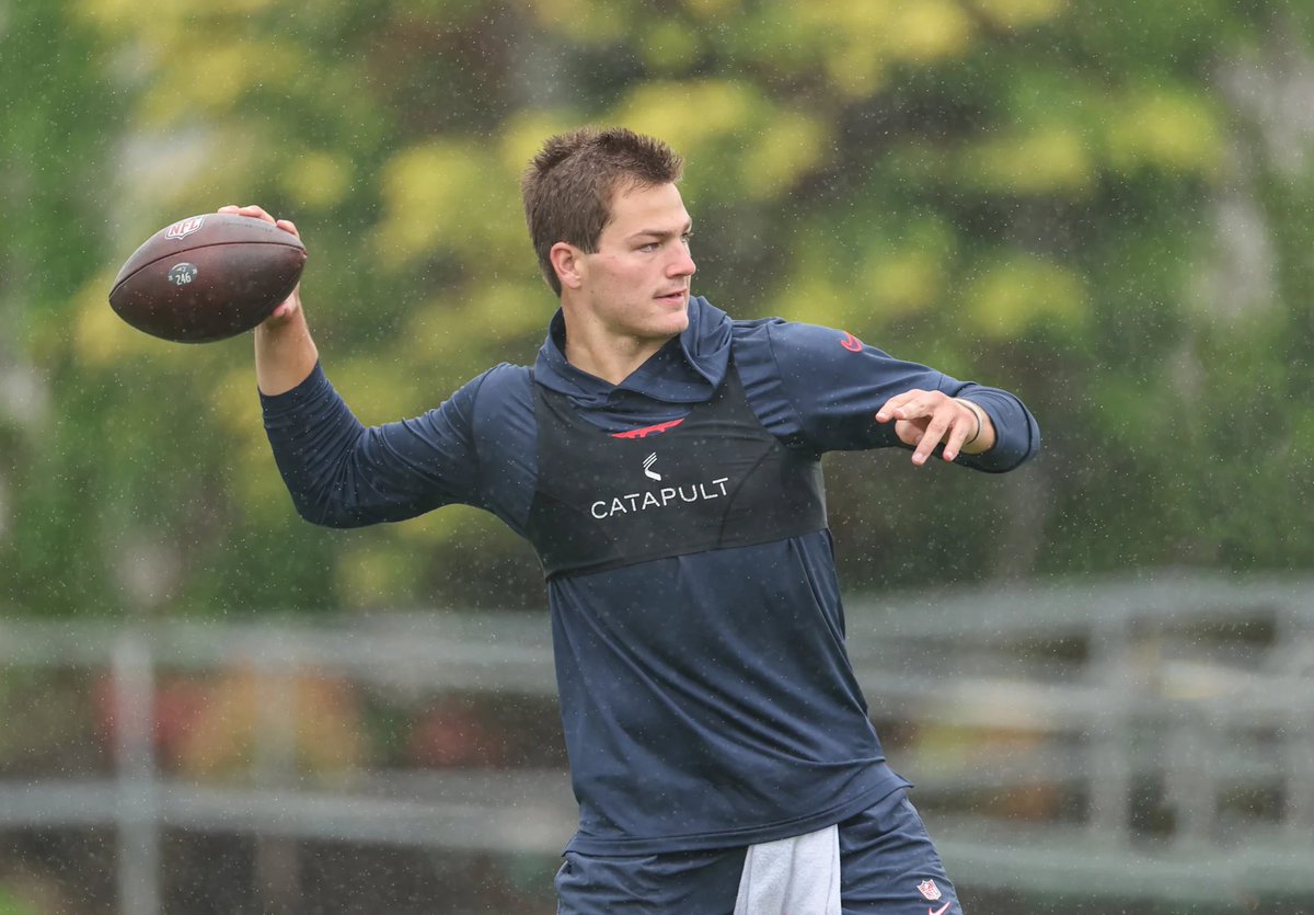 NESportsFellow's tweet image. #Patriots QB Drake Maye during Week 2 of New England's Phase 2 of the offseason program.
(📸: @EricJAdler)