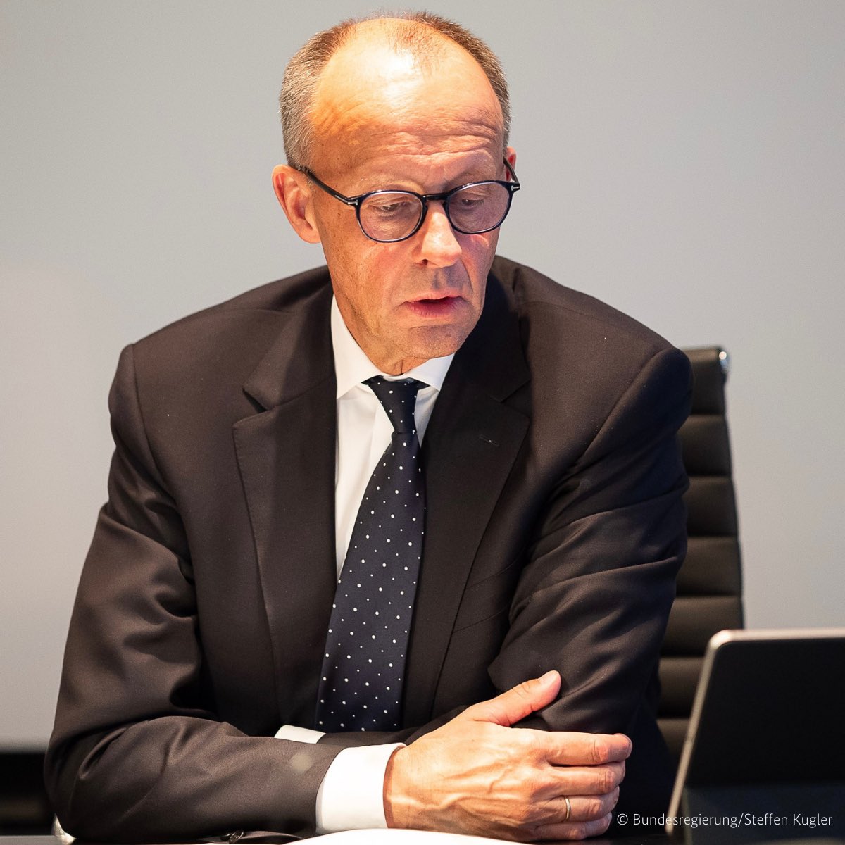 Ich habe heute mit Präsident Trump telefoniert und teile seine Forderung: Das Töten in der Ukraine muss ein Ende finden und Russland einem Waffenstillstand zustimmen.

Wir sind uns außerdem einig, die Handelsstreitigkeiten rasch beizulegen und setzen unseren engen Austausch fort.