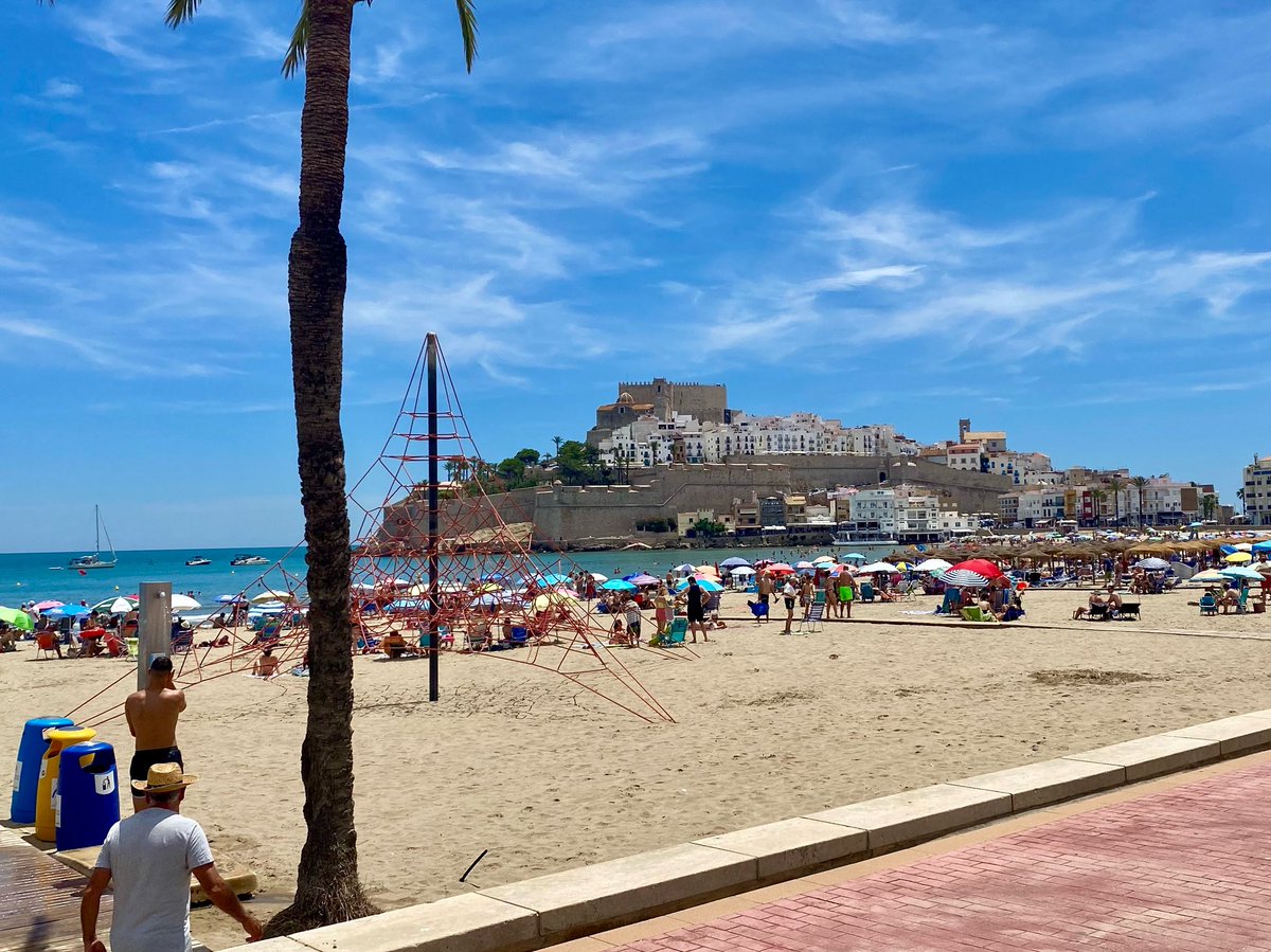 _peniscola's tweet photo. Un año más, la #PlayaNorte de Peñíscola ha revalidado su #BanderaAzul ⛱️
✅Un reconocimiento a la excelencia en la calidad de las aguas, gestión ambiental, la seguridad y el turismo sostenible
ENG 🇬🇧| Once again, the #PlayaNorte de Peñíscola has revalidated its #BlueFlag ⛱️
✅A recognition of excellence in water quality, environmental management, safety and sustainable tourism
#peñiscoladecine #playapeñiscola #playasbonitas #calidadplayas #banderaazul #banderaazulpeñiscola