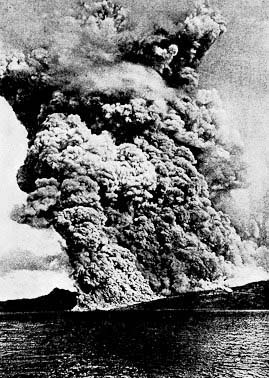 Bereadyfwi's tweet photo. #POINTHISTOIRE il y a 123 ans, le 8 mai 1902, l'éruption de la Montagne Pelée marquait le début de la volcanologie moderne.
Saint-Pierre, en Martinique fut rayée de la carte en 2min par une onde de choc et une nuée ardente. Bilan : 28 000 morts.
#8mai #commemoration https://t.co/5iR4NVFQrA