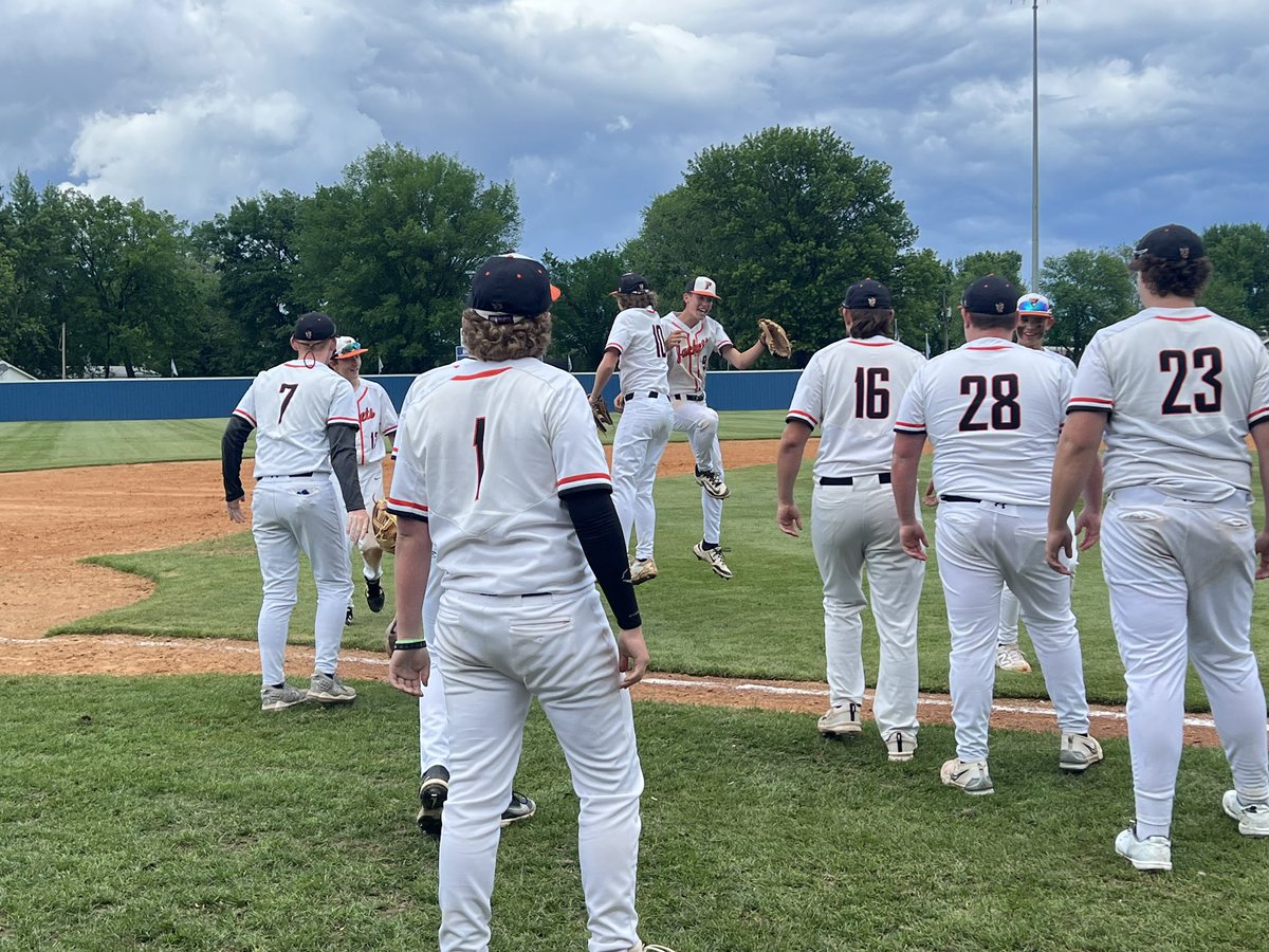 FV_athletics1's tweet image. The Jackets run-ruled Morrison 16-5 in the first round of the Regional baseball tournament. They advance to play Ketchum today at 4pm.  #jacketbaseball