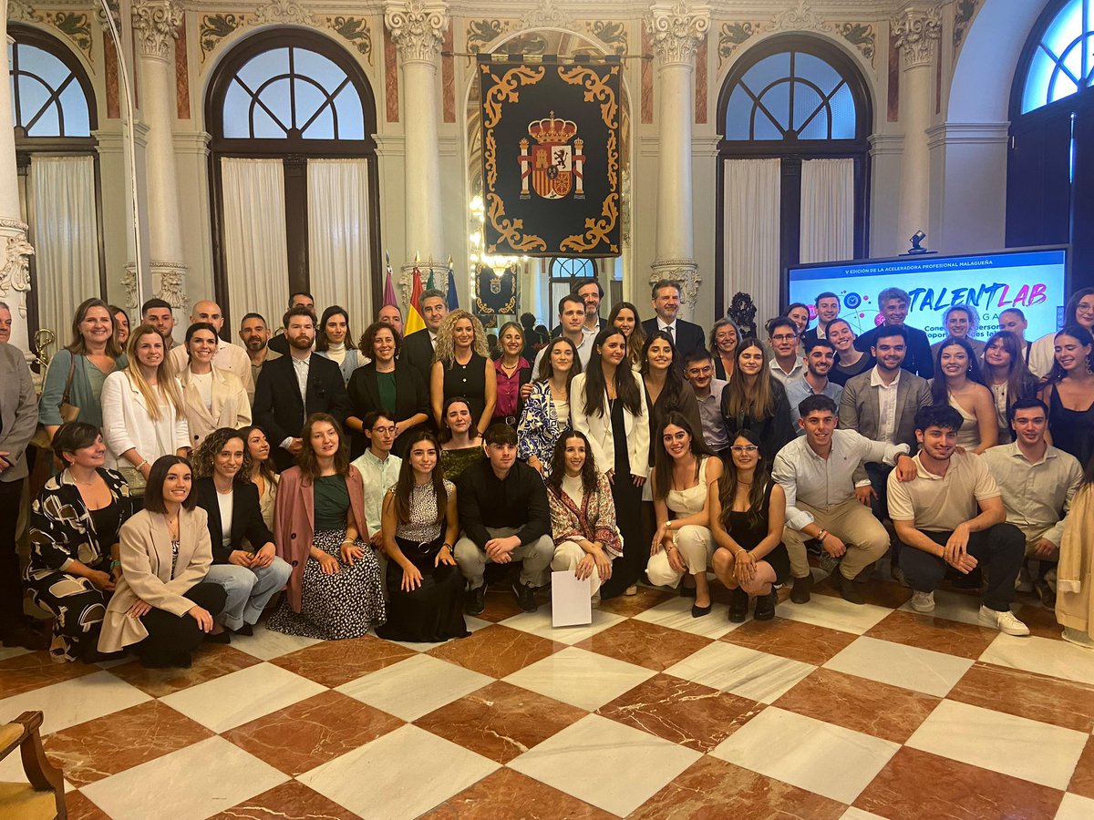 empleaMLG's tweet image. La diputada de Empleo se une al cierre del evento TalenTLab en Málaga con el alcalde y empresas como Sinerba, EMT, EY, Leroy Merlín, Montosa, Sabertech e IKEA. Más de 50 nuevos talentos listos para el mercado laboral. ¡Vamos Málaga! 🚀✨ #Empleo #TalenTLab