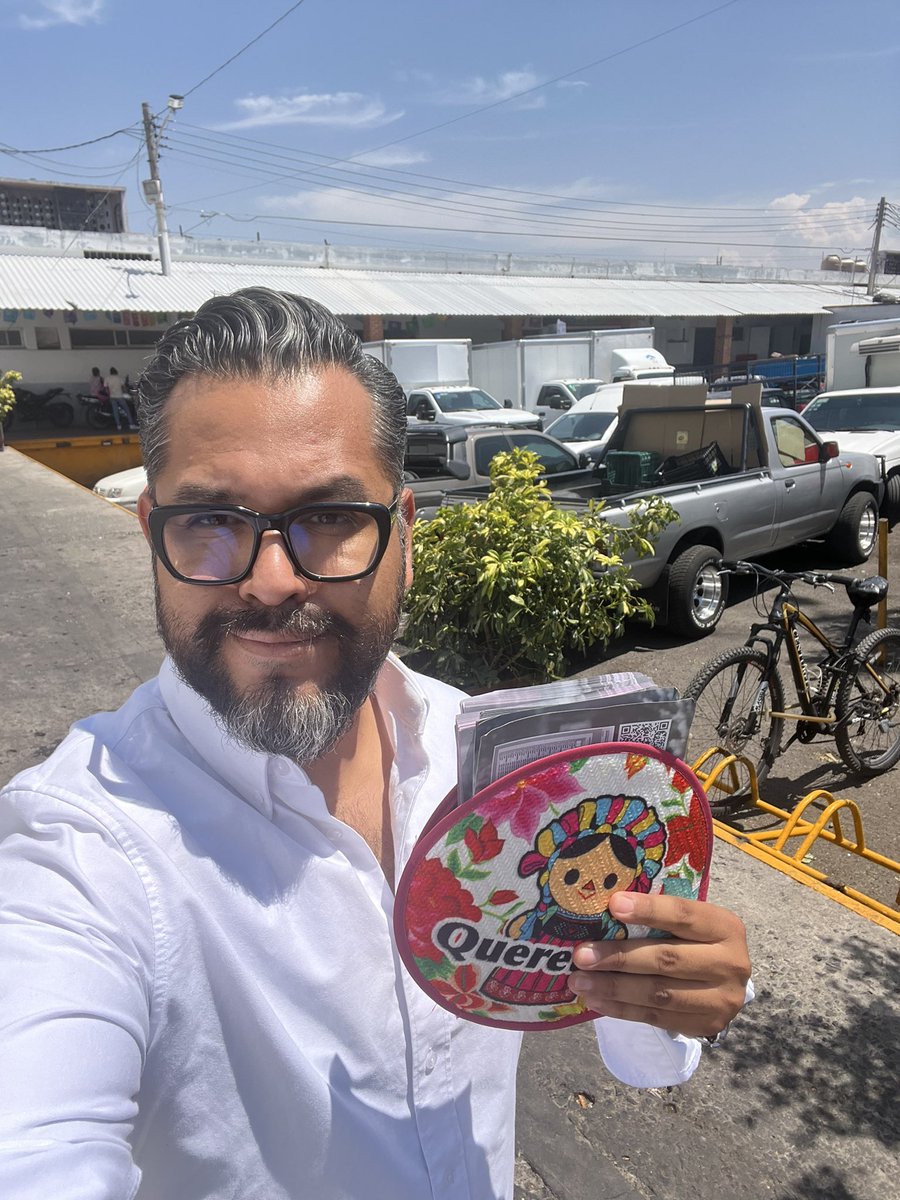 El Mercado Escobedo Querétaro es un sitio indispensable de consumo para el Centro #Queretano. Gracias a sus locatarios y al Secretario General, por abrirme las puertas de su casa

#CambiaElRumbo con #JaimeLimón #JaimeLimónMX en la #BoletaRosa #Vota16 para integrar el nuevo #PJF
