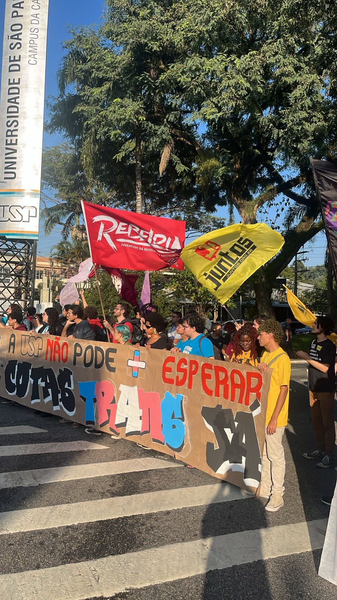 🏳️‍⚧️ A USP PAROU! Hoje a maior  universidade da América Latina fez uma importante paralisação e mobilização estudantil: estudantes querem a implementação de cotas trans. A UFABC e Unicamp já  mostraram que essa é uma conquista possível. Todo apoio!