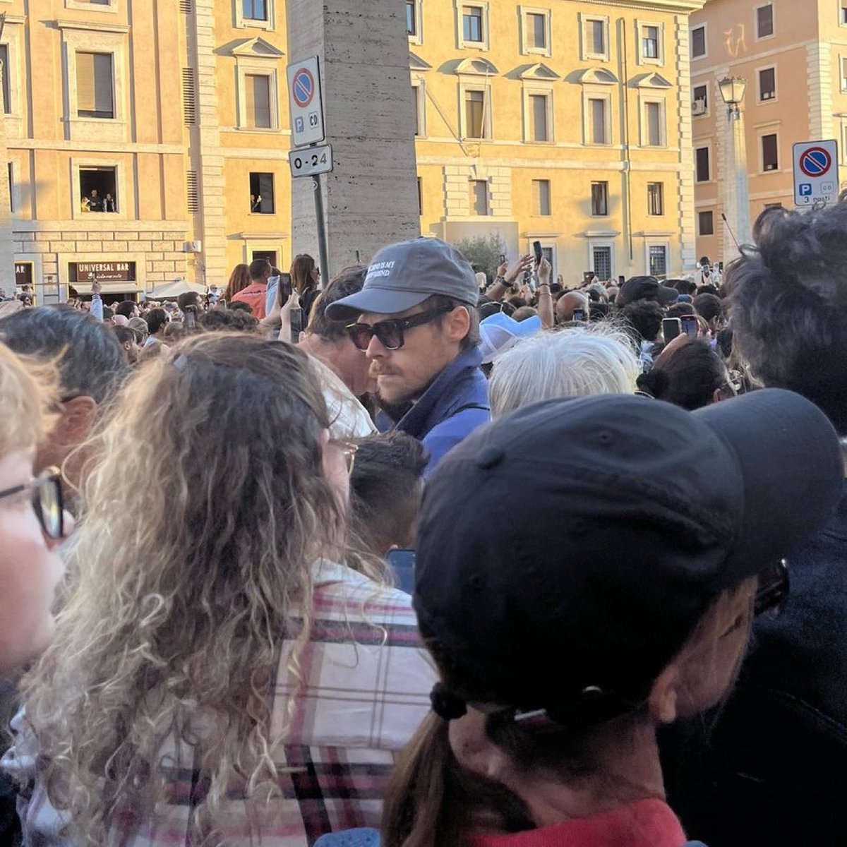 SYSCAbout's tweet photo. mind you harry styles was in Rome watching the new pope being announced wearing a cap that says “techno is my boyfriend” https://t.co/aTi8blmAFF