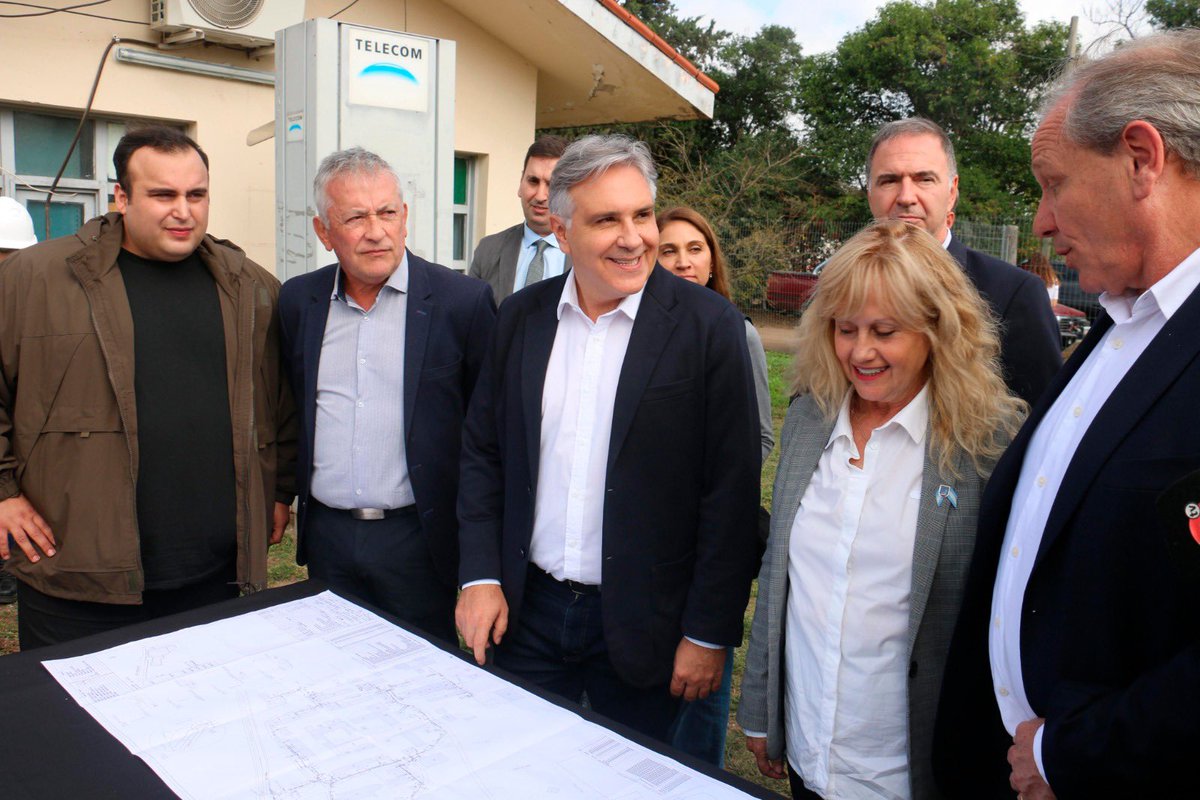 Compartí un hermoso momento junto a los jóvenes de la Universidad Nacional de #RíoCuarto. Un país no puede progresar en el mundo del conocimiento sin una #educación sólida. Acceder a una educación de calidad implica, además, contar con la #infraestructura adecuada que garantice