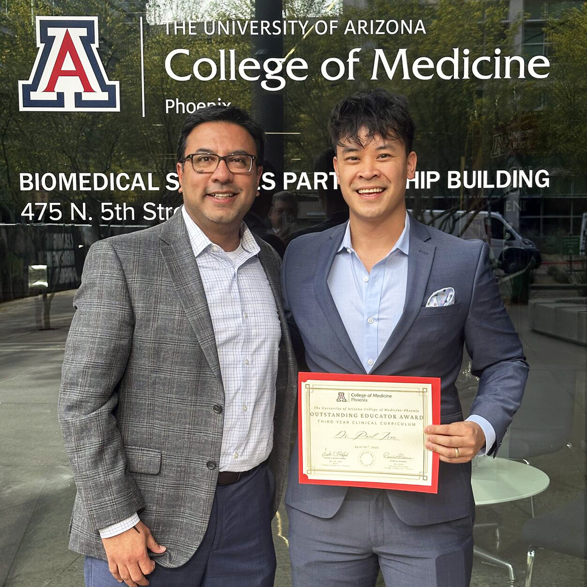 Phoenix Children's (@phxchildrens) on Twitter photo Dr. Paul Tran (R), a gastroenterologist at Phoenix Children’s, recently earned <a href="/uazmedphx/">UAZ Medicine - Phoenix</a>'s Outstanding Educator Award for his dedication to shaping the next generation of physicians.🏆
(Pictured w/Dr. Ashish Patel, our physician-in-chief & gastroenterology div. chief) Dr. Paul Tran (R), a gastroenterologist at Phoenix Children’s, recently earned <a href="/uazmedphx/">UAZ Medicine - Phoenix</a>'s Outstanding Educator Award for his dedication to shaping the next generation of physicians.🏆
(Pictured w/Dr. Ashish Patel, our physician-in-chief & gastroenterology div. chief)