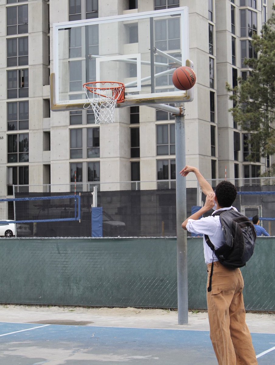 TriumphCnctd's tweet photo. Buckets on the court, wins off it.

New drops tomorrow on Substack: career ops, athlete spotlights, and more for student-athletes.

Level up: https://t.co/CaQ6n9FAe1 https://t.co/3PRSSiFWre